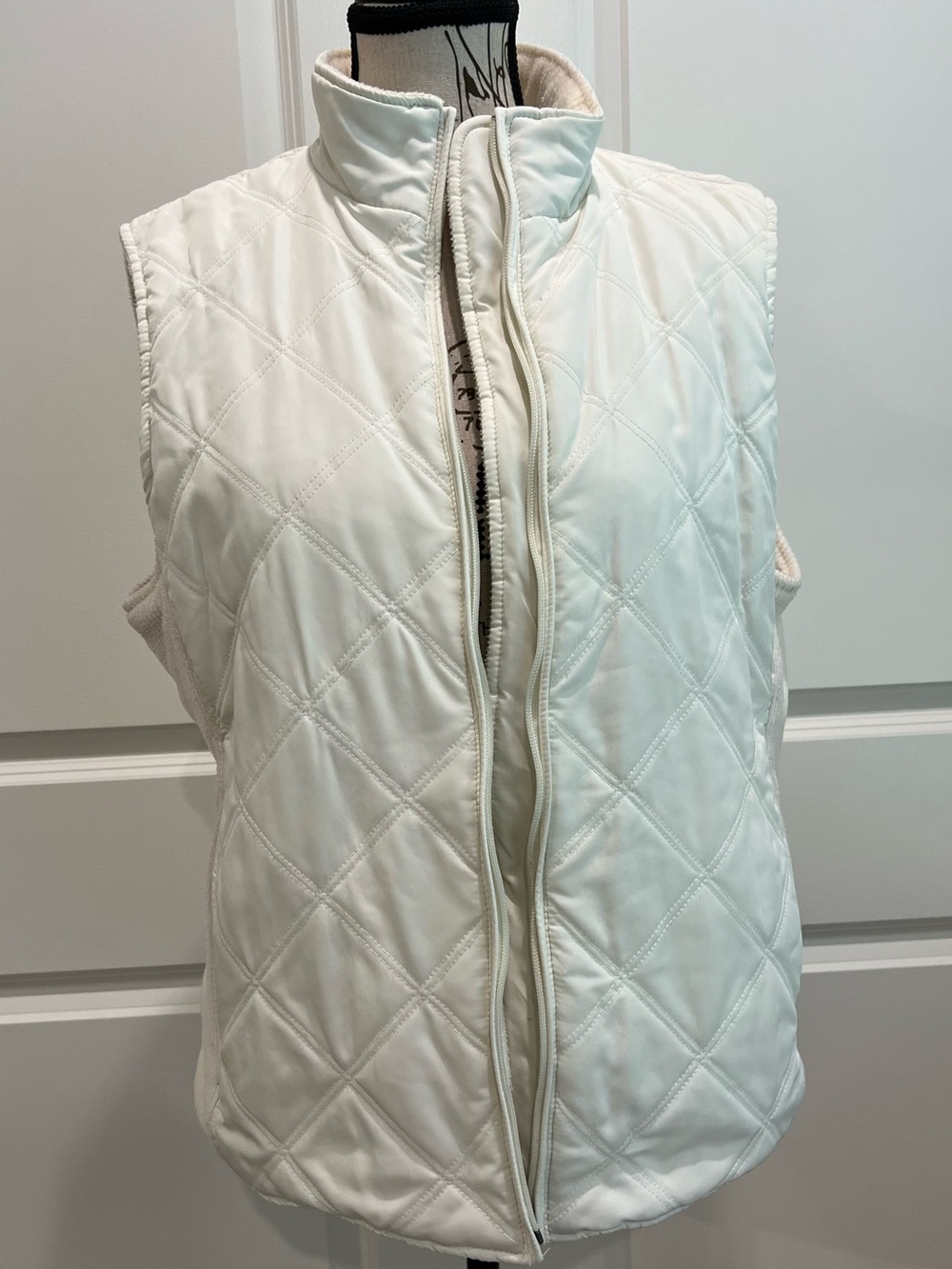 Izod White Quilted Reversible Vest, Large